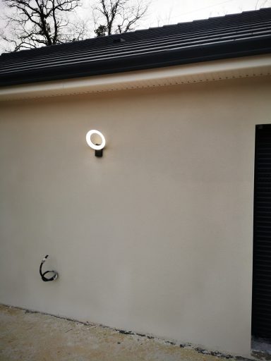 Pose d'éclairage extérieur